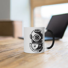 Load image into Gallery viewer, Old fashion Dive Helmet - Color Changing Mug.
