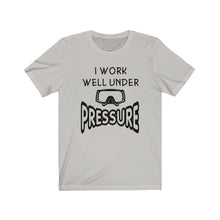 Load image into Gallery viewer, I work well under Pressure - Unisex Tee shirt